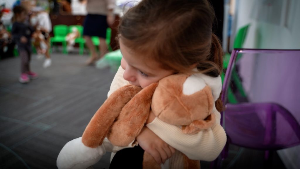"Activities with Therapy Dolls in Preschool for Evacuated Children in Eilat". Photo credit: Erez Miller