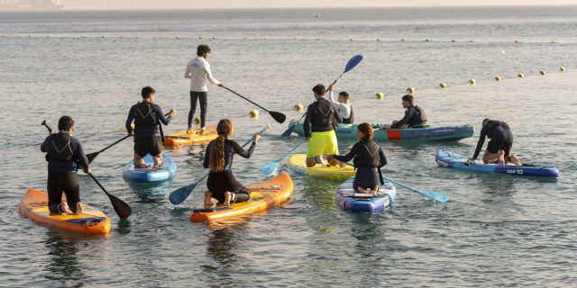 A group of Nir Oz evacuees at a 'House on the Sea' activity in Eilat.