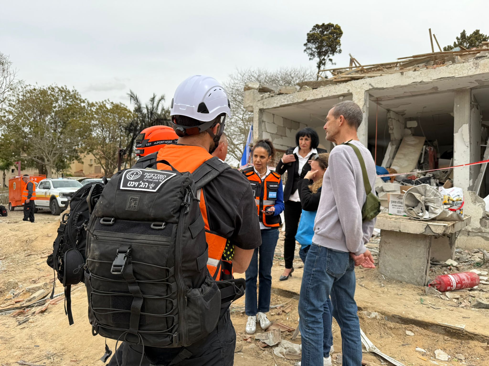 Emergency assistance in Dimona. Photo: Adi Kenan.