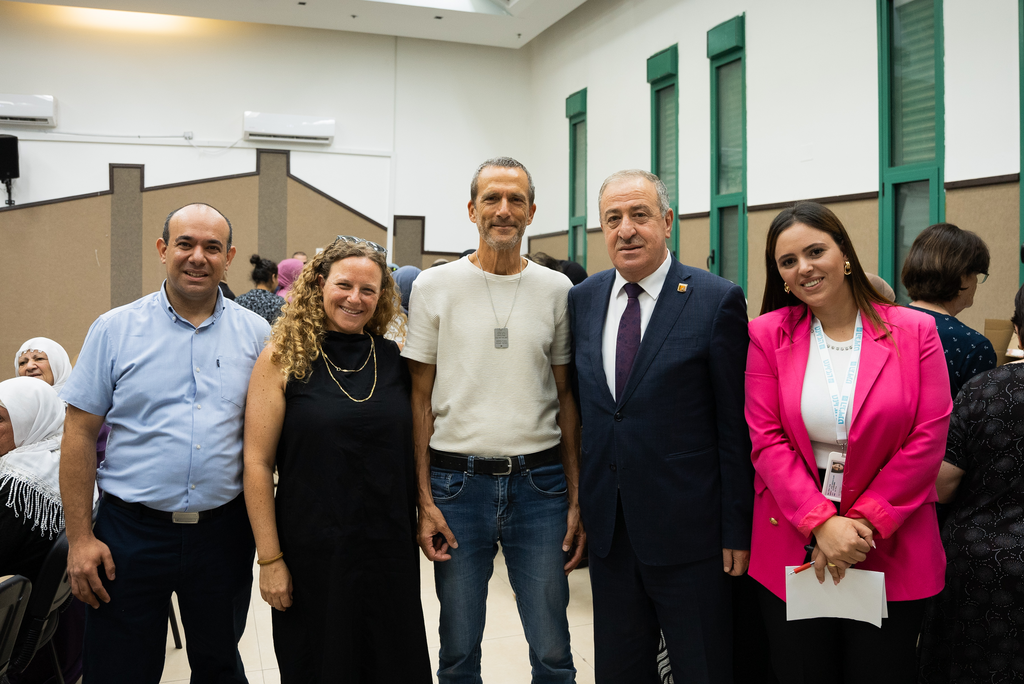 חלוקת ערכות חירום - כפר טורען. קרדיט צילום: אריאל חנין