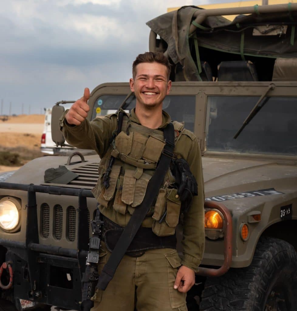עומרי שורץ ז"ל. מתוך פרויקט 'חיילים מחייכים', צילום: officialmgphotos.